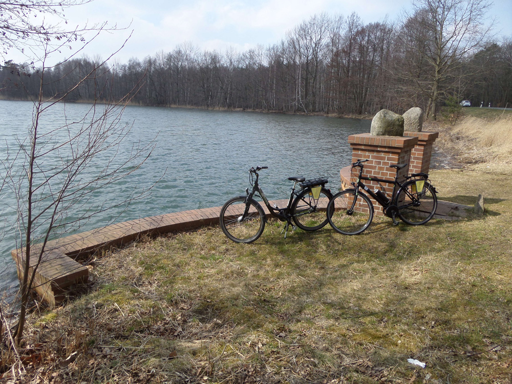 Räder an Sandteich